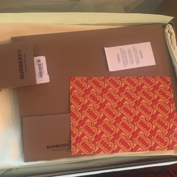 Burberry- Vintage Check Slides